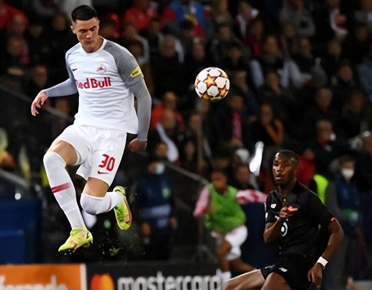 西班牙国家队训练开放日;集结日扳平良机引观众欢呼;社区盾在即;资深球员宣示担当的简单介绍 西班牙国家队训练开放日;集结日扳平良机引观众欢呼;社区盾在即;资深球员宣示担当的简单介绍