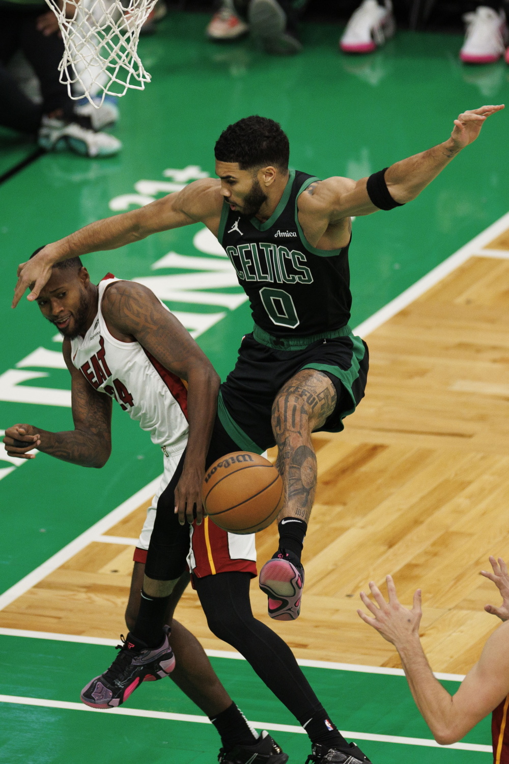 迈阿密热火迎NBA总决赛关键赛，今夜回应争议，引发热议，控场能力成焦点的简单介绍