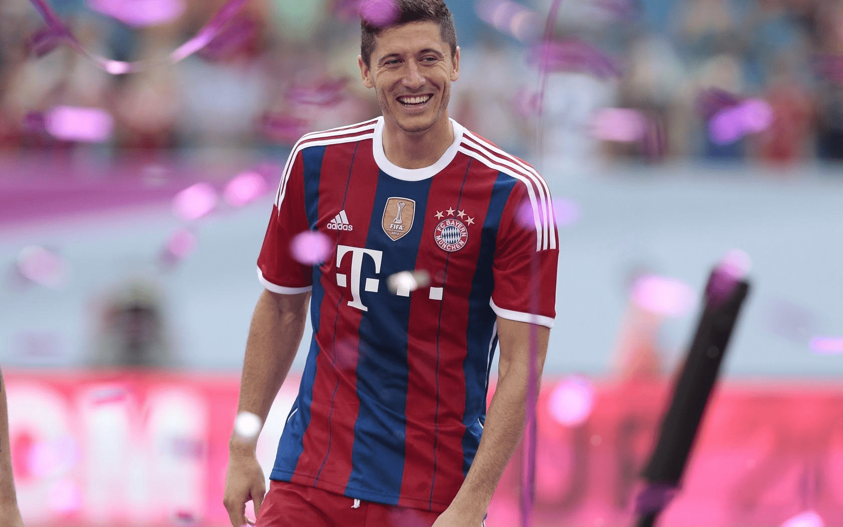  清晨瓦伦西亚调整名单以备德甲，防线松动环节打磨，悬念犹存，训练强度明显提升